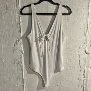 Abercrombie & Fitch • white rib knit ribbed keyhole bodysuit large